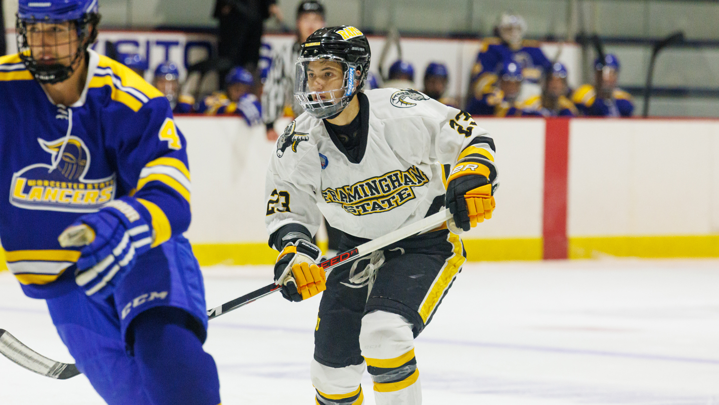 Strong Third Period Propels Ice Hockey Past Worcester State 6-4