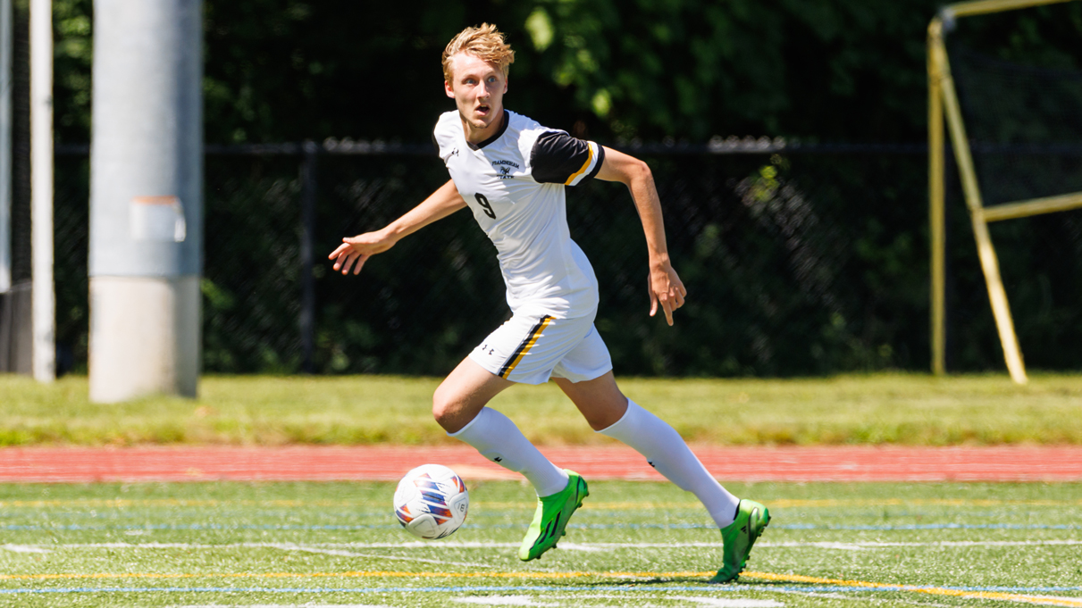 Men's Soccer Beats Worcester State in Overtime to Advance to MASCAC Semifinal