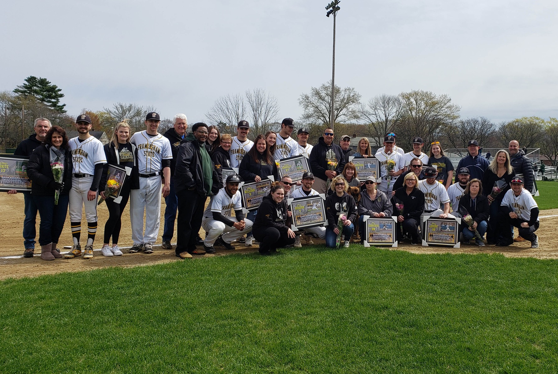 Baseball Celebrates Senior Day with 4-3 Win over Fitchburg State