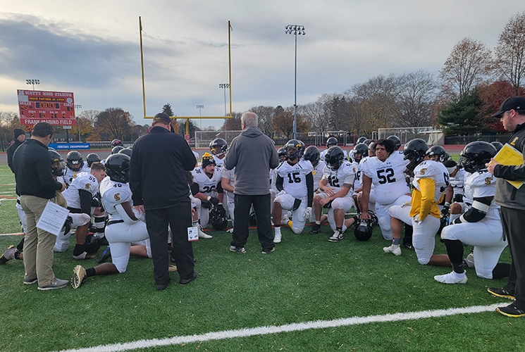 Football Falls to Muhlenberg in Opening Round of NCAA Tournament
