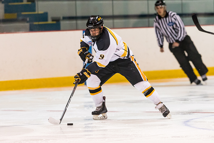 UMass Dartmouth Bests Ice Hockey in MASCAC Play