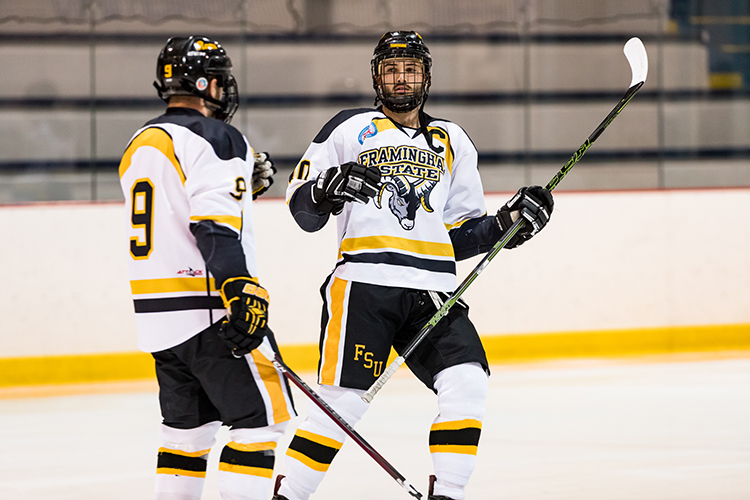 Ice Hockey Hangs on for 5-4 Win Over Worcester State
