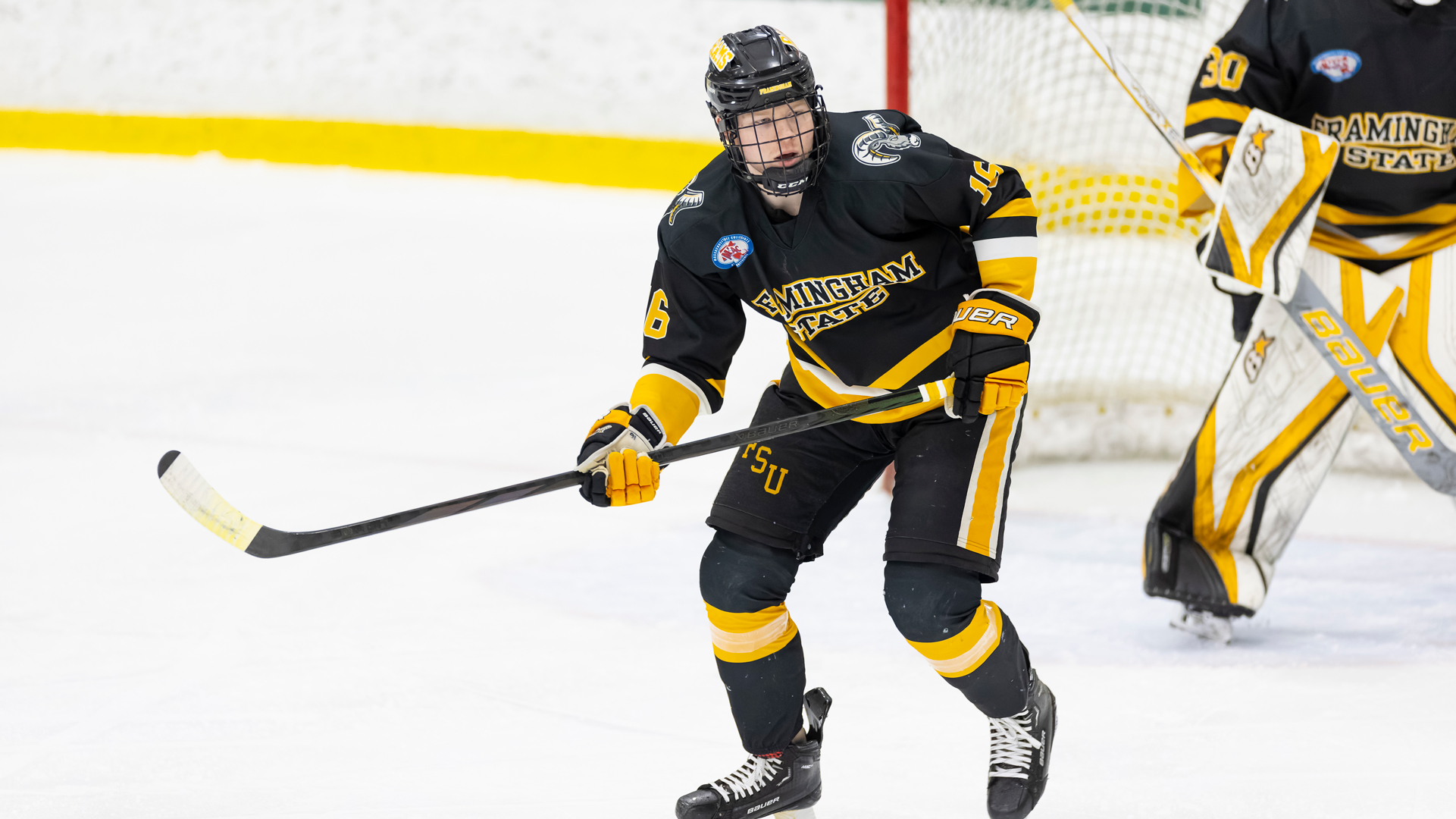 Men’s Ice Hockey Edged by SNHU in Season Opener