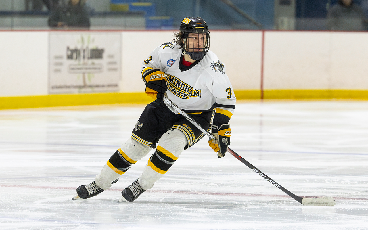 Salem State Outlasts Men’s Ice Hockey in MASCAC action