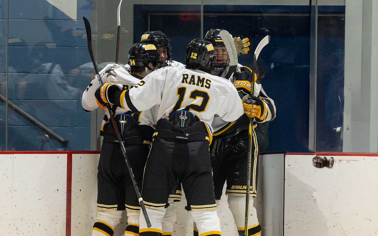 Men’s Ice Hockey Falls 4-2 to UMass Dartmouth