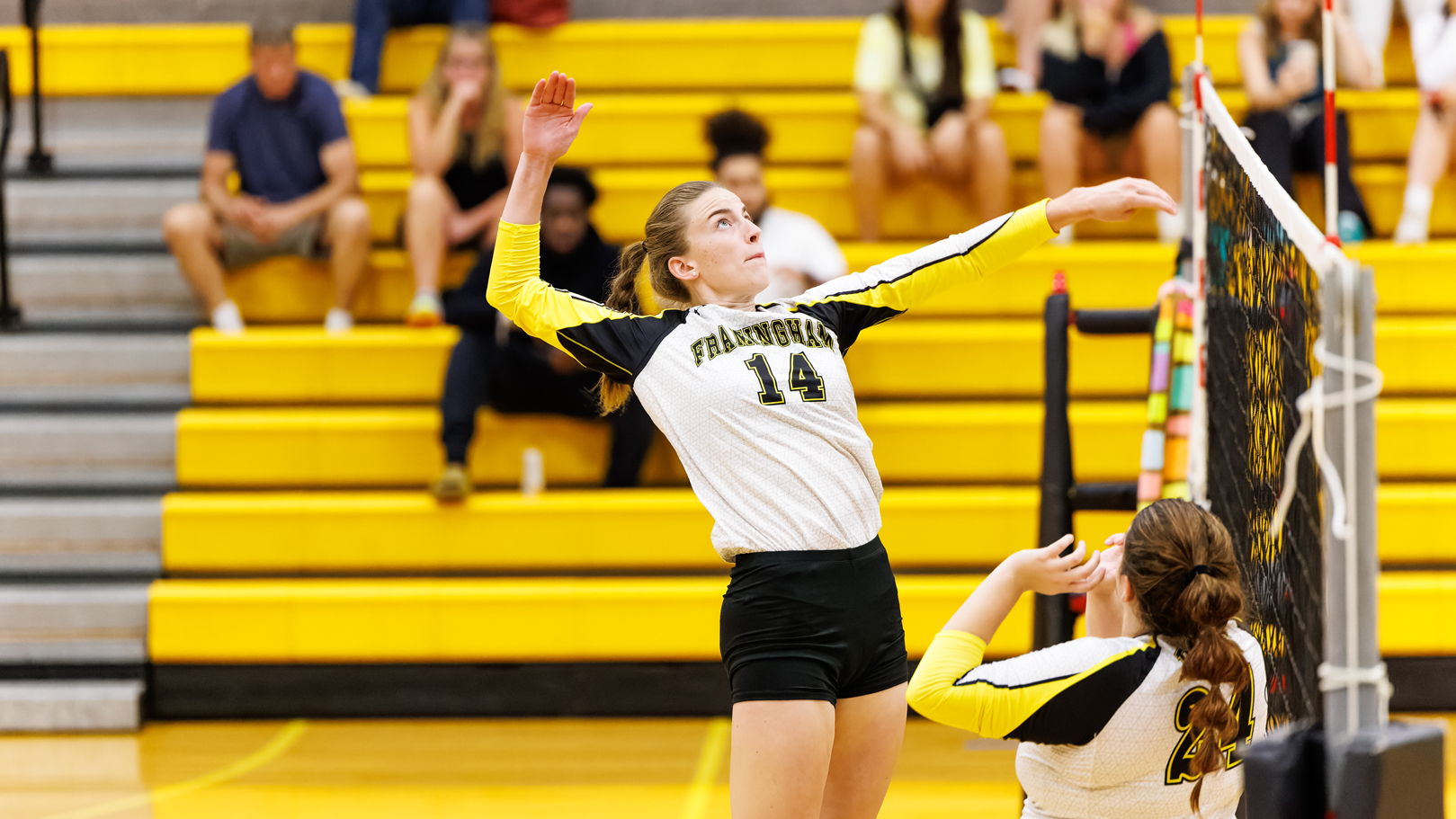 Volleyball Advances in MASCAC Tournament with 3-0 Victory over Bridgewater State